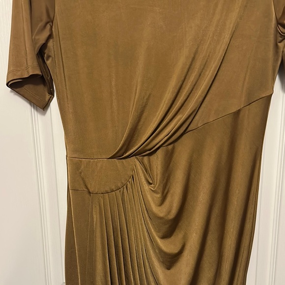Elegant Brown Dress - Picture 2 of 6